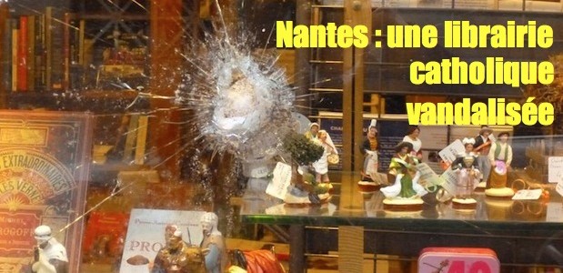Nantes: librairie catholique vandalisée Dobre-vitrine-2-619x300